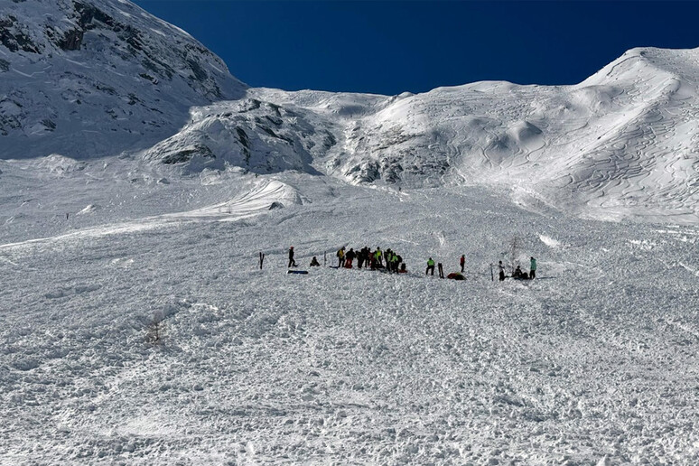 ++ Valanga travolge tre scialpinisti in Trentino, uno è morto ++ - ALL RIGHTS RESERVED