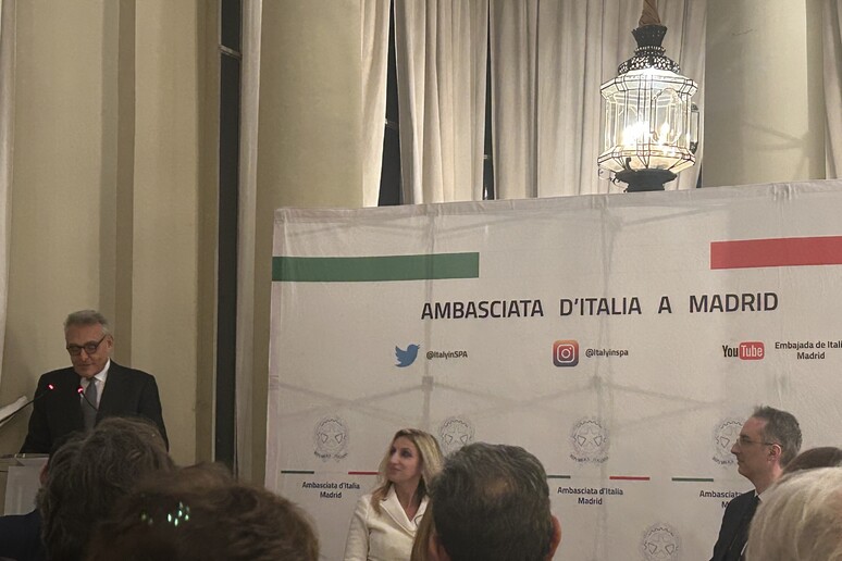 - RIPRODUZIONE RISERVATA