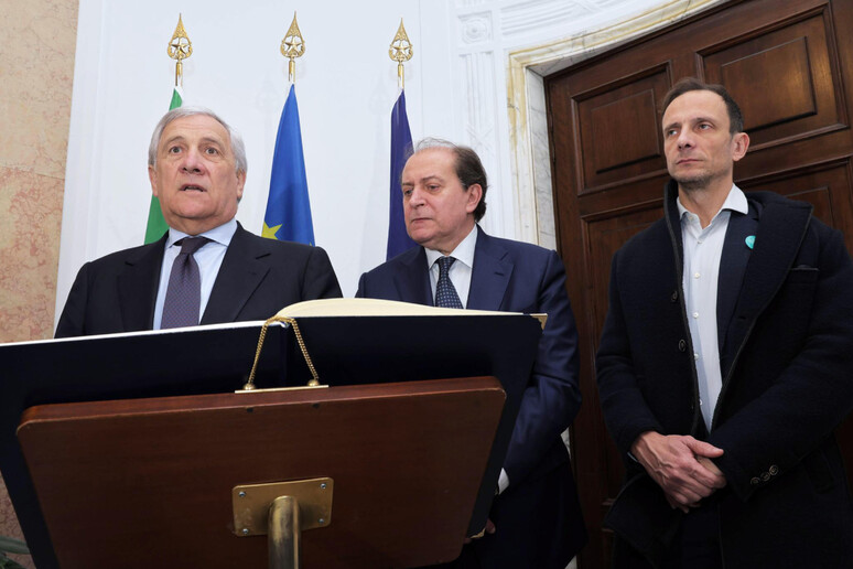 - RIPRODUZIONE RISERVATA