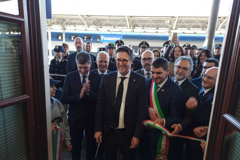 - RIPRODUZIONE RISERVATA