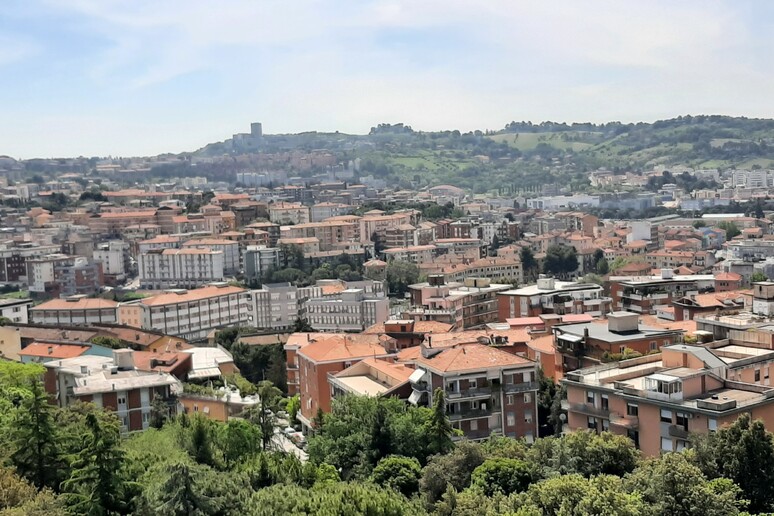 - RIPRODUZIONE RISERVATA