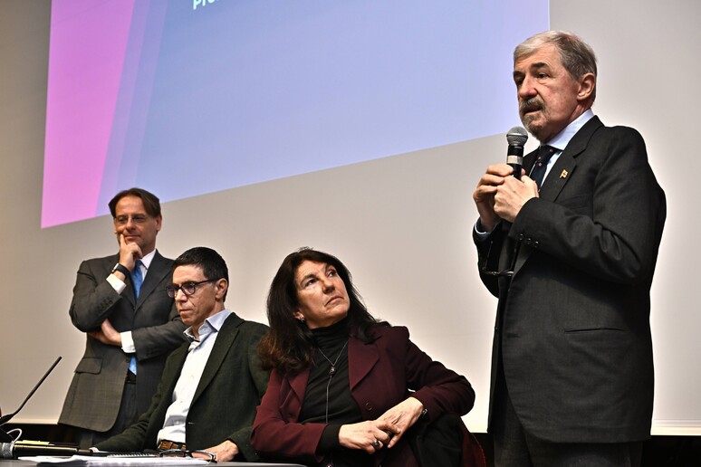 - RIPRODUZIONE RISERVATA