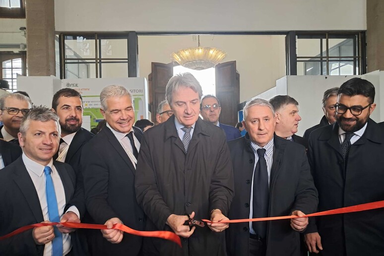 - RIPRODUZIONE RISERVATA