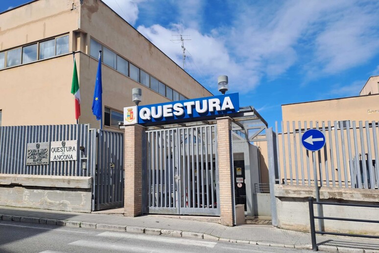 - RIPRODUZIONE RISERVATA
