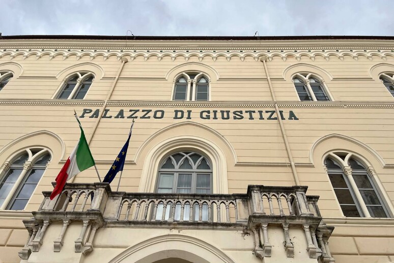 - RIPRODUZIONE RISERVATA
