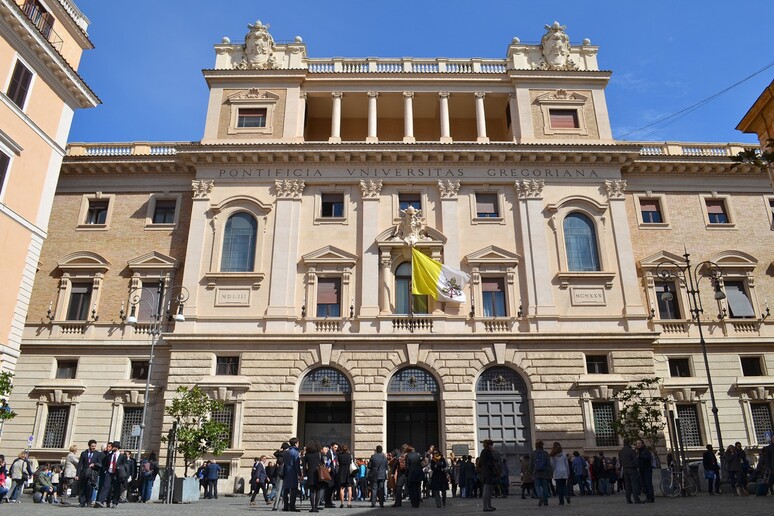 - RIPRODUZIONE RISERVATA