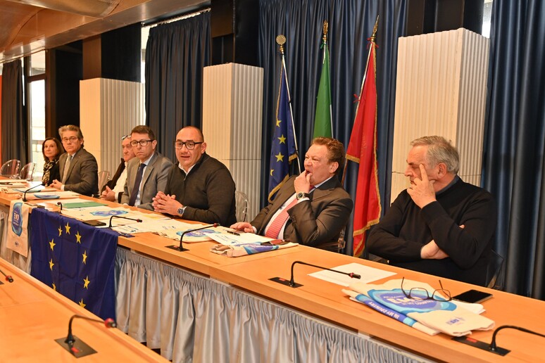 - RIPRODUZIONE RISERVATA