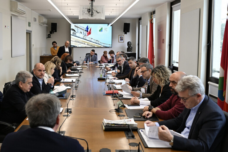 - RIPRODUZIONE RISERVATA