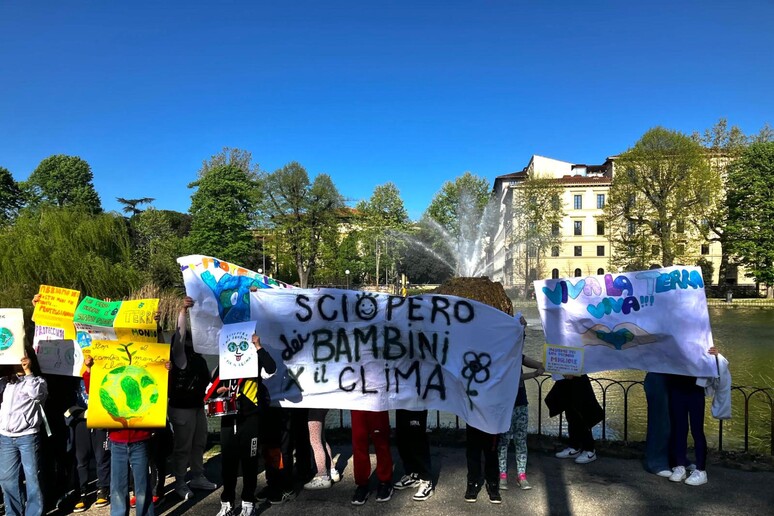 - RIPRODUZIONE RISERVATA