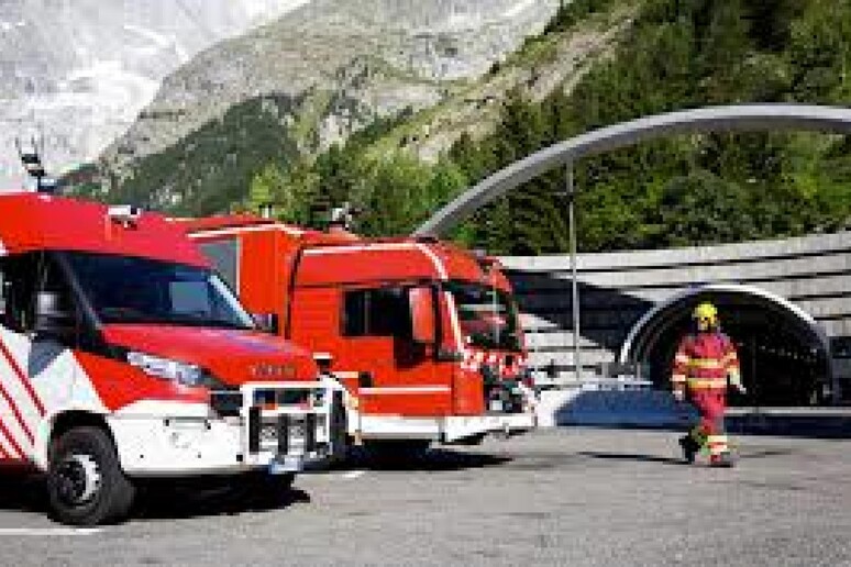 - RIPRODUZIONE RISERVATA