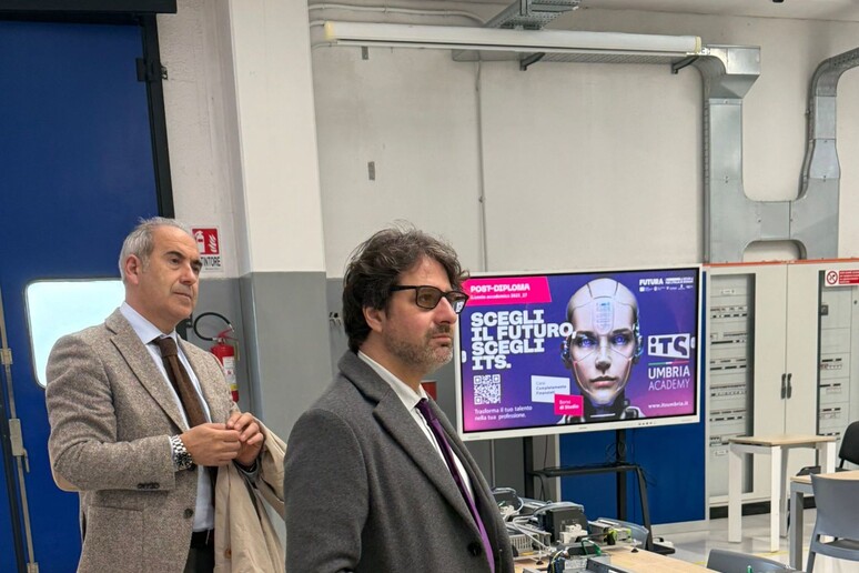 - RIPRODUZIONE RISERVATA
