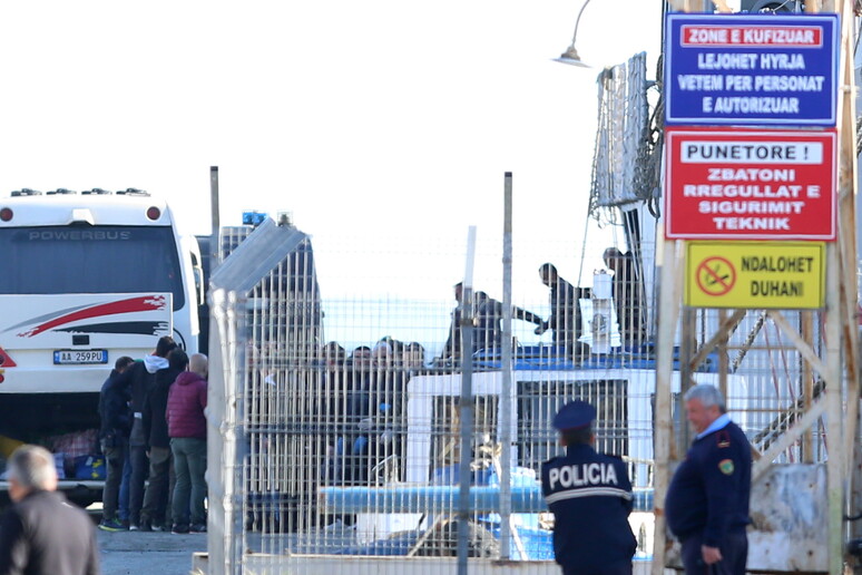 - RIPRODUZIONE RISERVATA