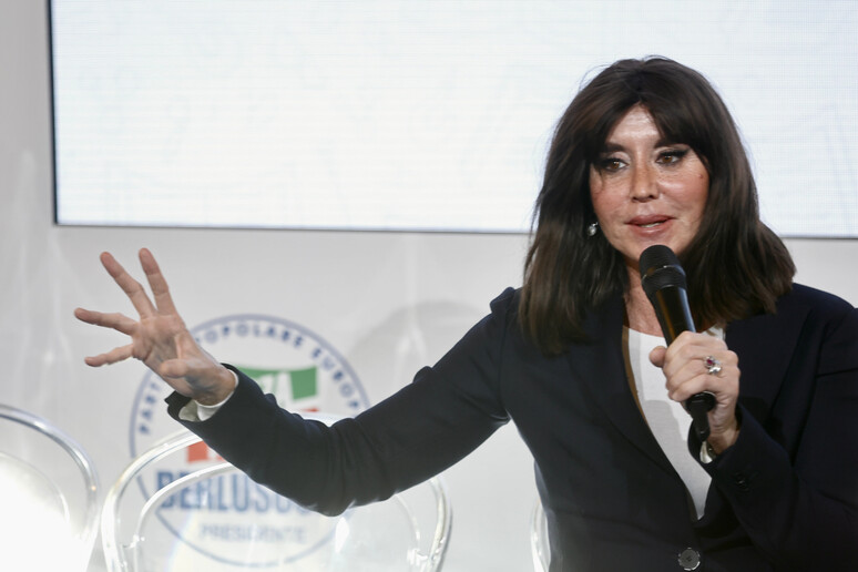 - RIPRODUZIONE RISERVATA