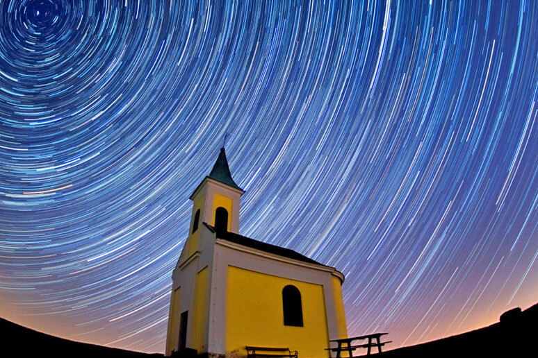 Lo sciame delle Liridi fotografato da Niederhollabrunn (Austria) il 21 aprile 2020 (fonte: Ron Cogswell da Flickr CC BY 2.0) - RIPRODUZIONE RISERVATA
