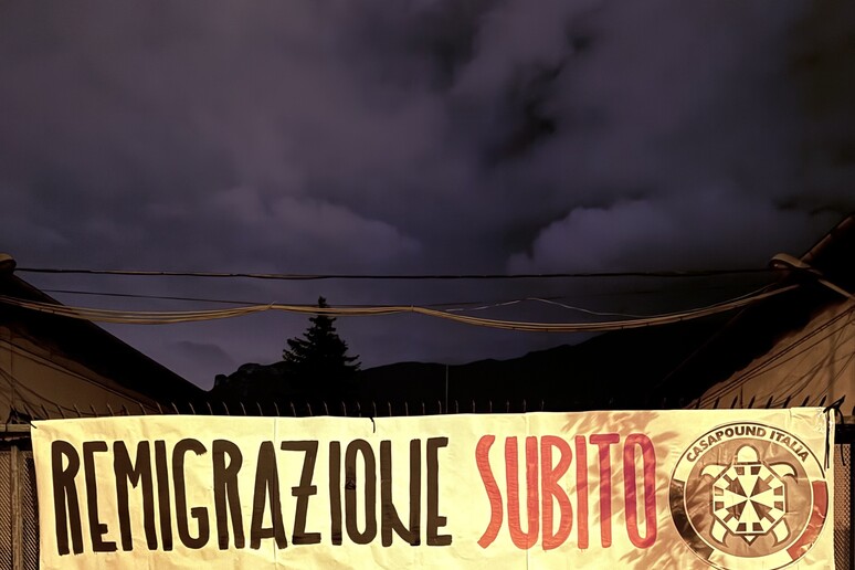 - RIPRODUZIONE RISERVATA