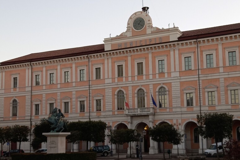 - RIPRODUZIONE RISERVATA