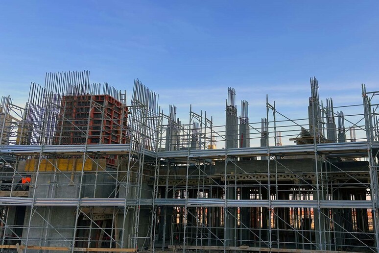 - RIPRODUZIONE RISERVATA