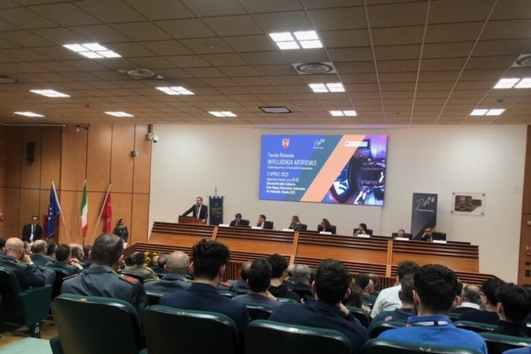 - RIPRODUZIONE RISERVATA