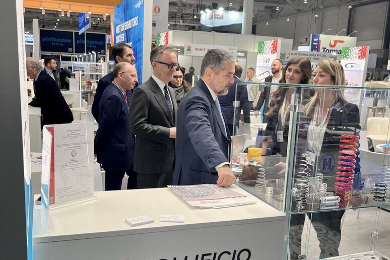 - RIPRODUZIONE RISERVATA