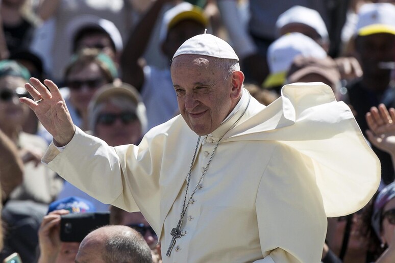 Addio a papa Francesco - RIPRODUZIONE RISERVATA