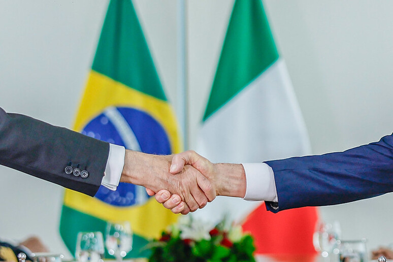 - RIPRODUZIONE RISERVATA