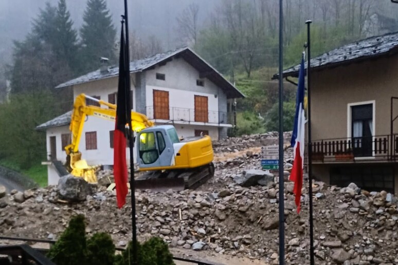 - RIPRODUZIONE RISERVATA