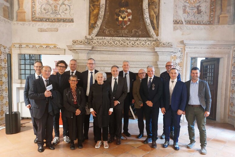 - RIPRODUZIONE RISERVATA