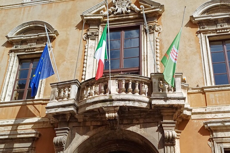 - RIPRODUZIONE RISERVATA