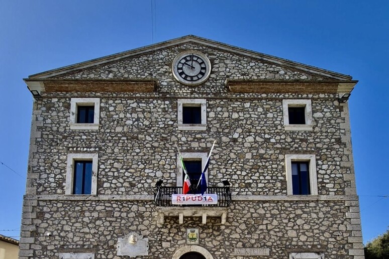- RIPRODUZIONE RISERVATA