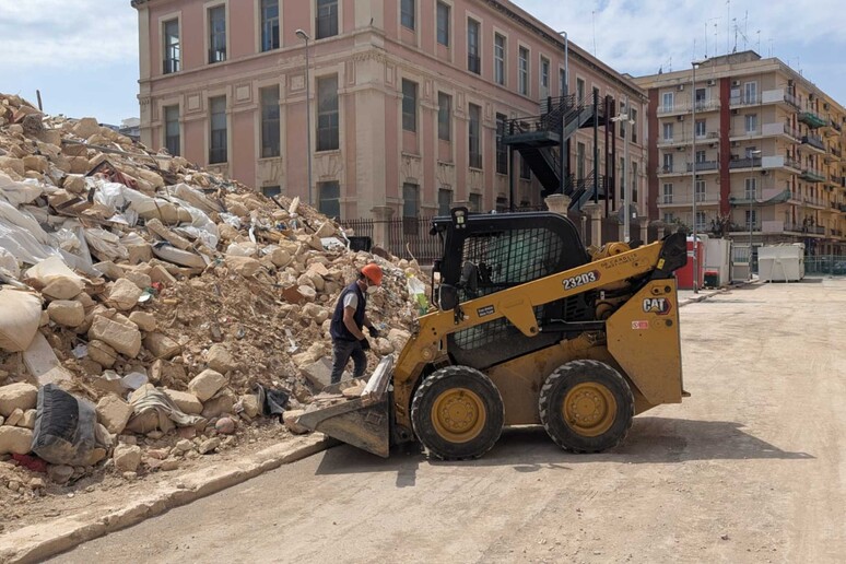 - RIPRODUZIONE RISERVATA