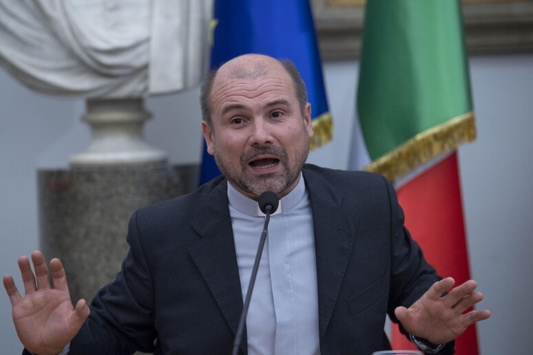 - RIPRODUZIONE RISERVATA