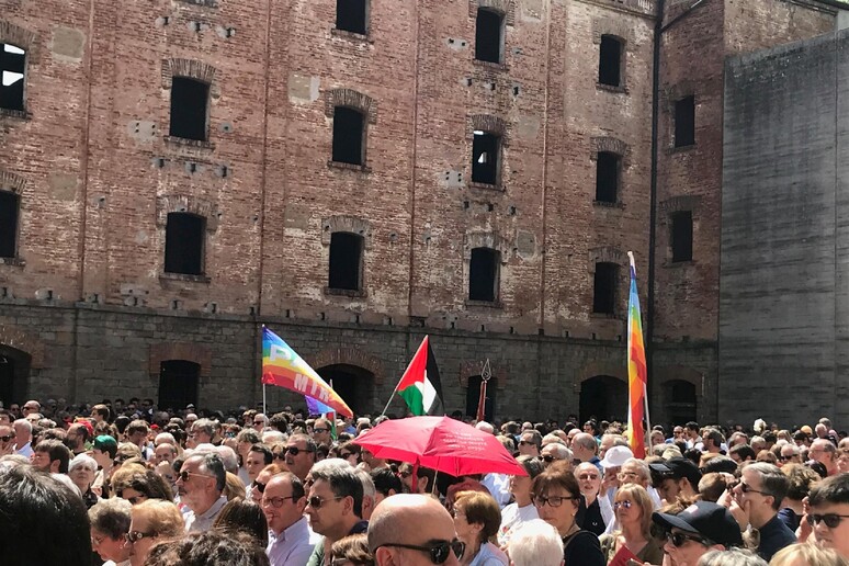 - RIPRODUZIONE RISERVATA