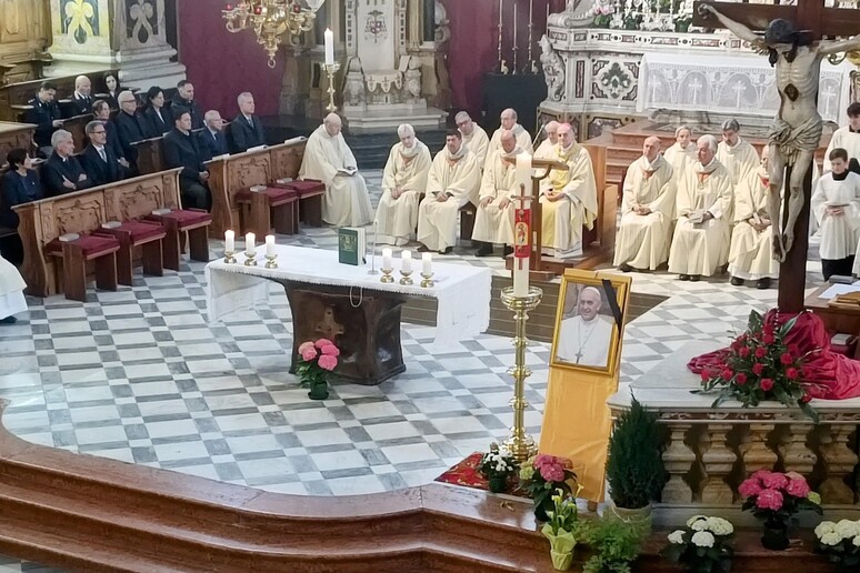 - RIPRODUZIONE RISERVATA