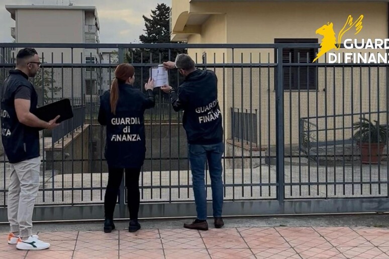 - RIPRODUZIONE RISERVATA