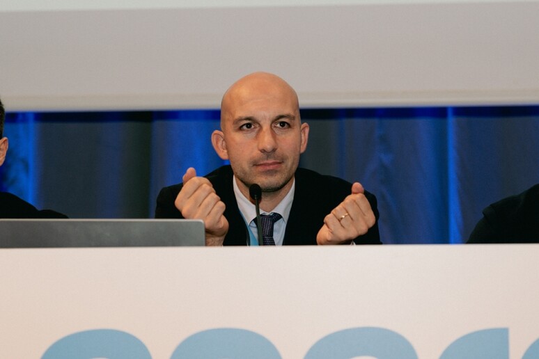 - RIPRODUZIONE RISERVATA