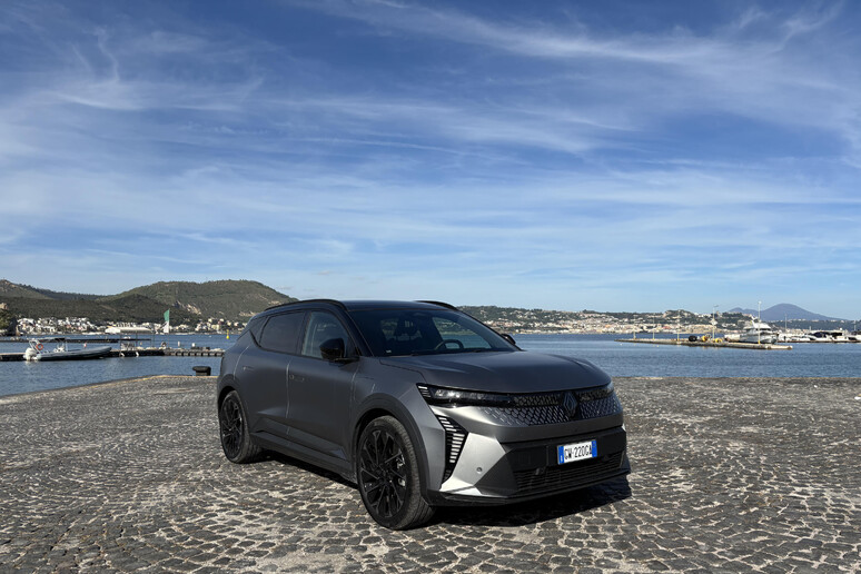 Scenic, il suv agile per un viaggio elettrico in pieno comfort © ANSA/Renault