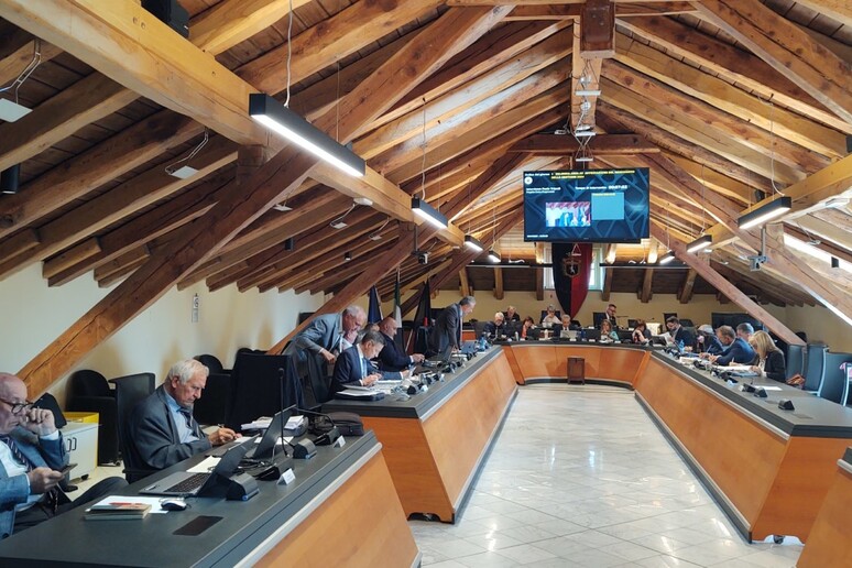 - RIPRODUZIONE RISERVATA