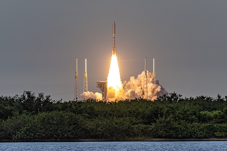 Lanciati i primi 27 satelliti che andranno a formare la costellazione Kuiper di Amazon (fonte:&nbsp;Michael Cain/Spaceflight Now) - RIPRODUZIONE RISERVATA
