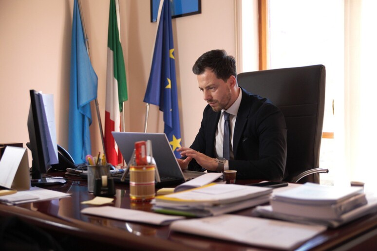 - RIPRODUZIONE RISERVATA