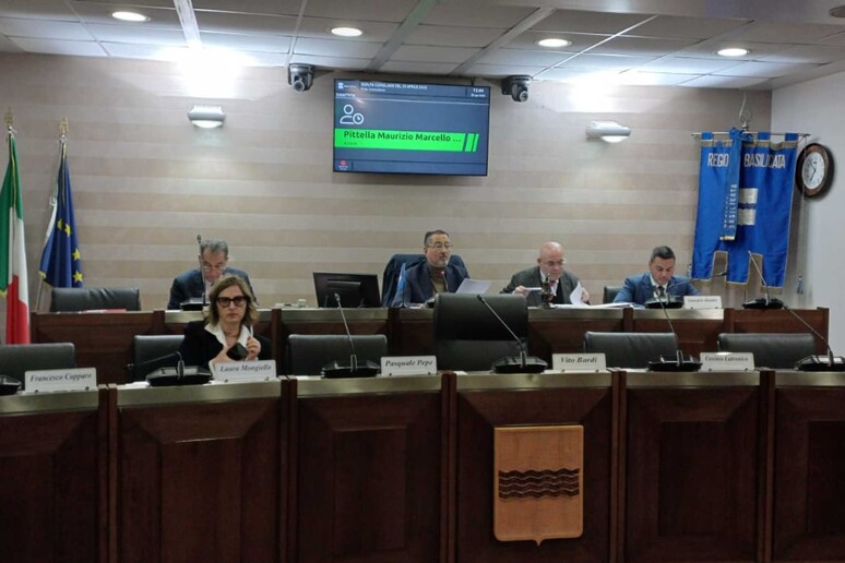 - RIPRODUZIONE RISERVATA