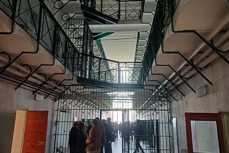- RIPRODUZIONE RISERVATA