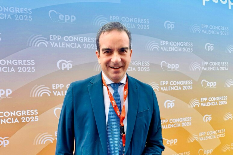 - RIPRODUZIONE RISERVATA