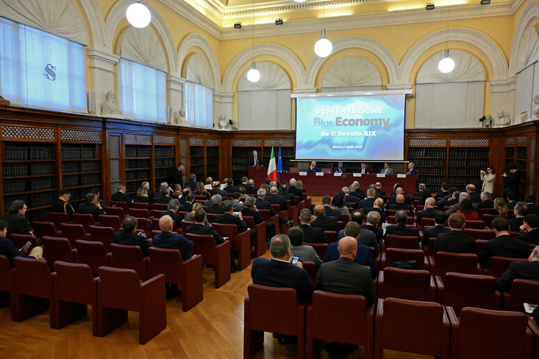 - RIPRODUZIONE RISERVATA