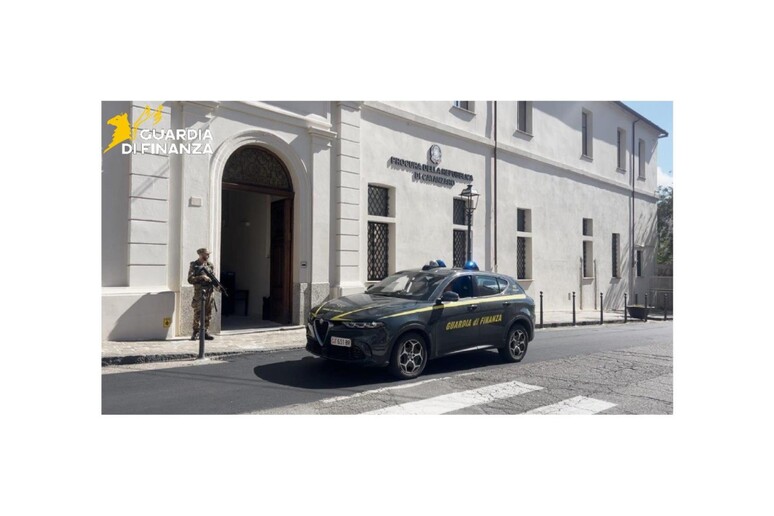 - RIPRODUZIONE RISERVATA