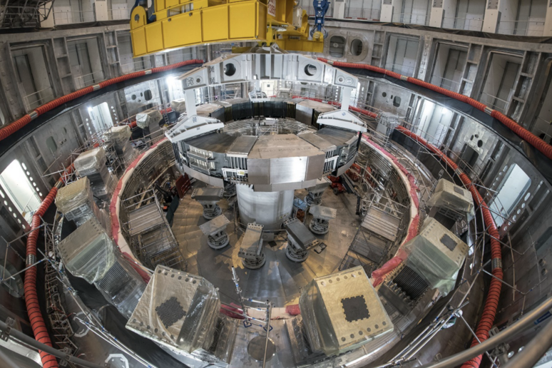 Installazione del primo magnete superconduttore del reattore sperimentale Iter (fonte: ITER) - RIPRODUZIONE RISERVATA