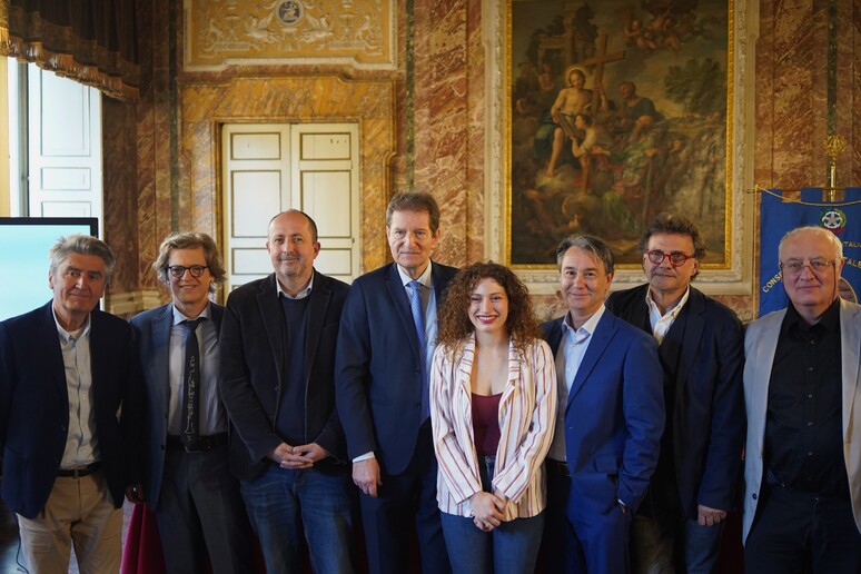 - RIPRODUZIONE RISERVATA
