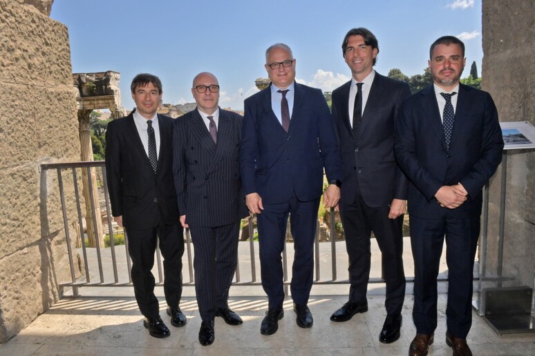 - RIPRODUZIONE RISERVATA