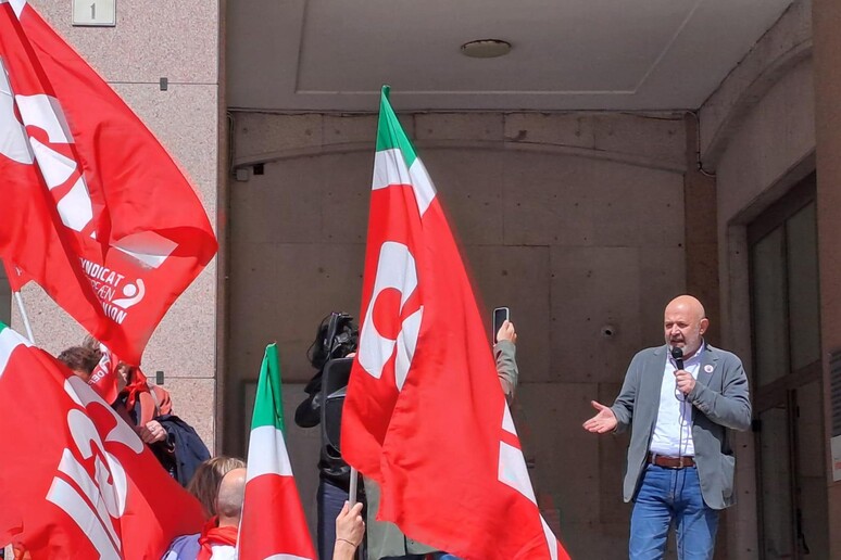 - RIPRODUZIONE RISERVATA