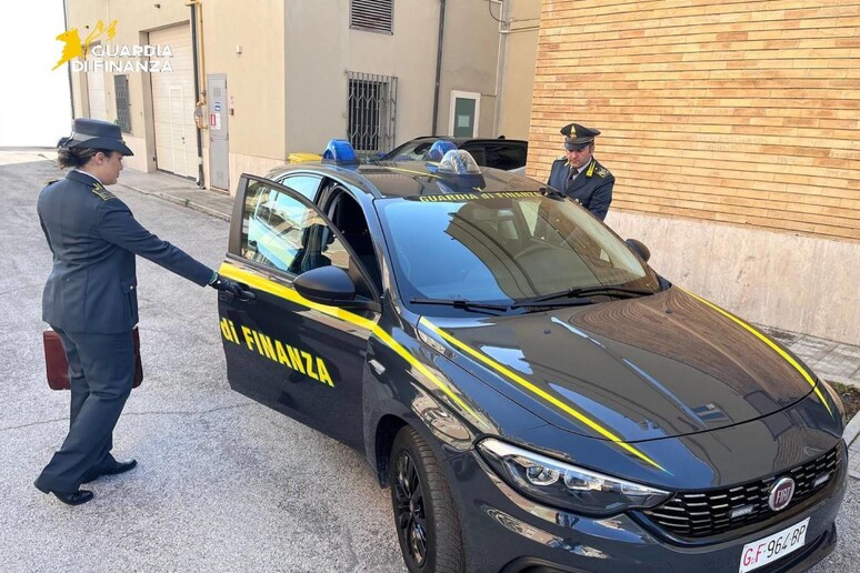 - RIPRODUZIONE RISERVATA
