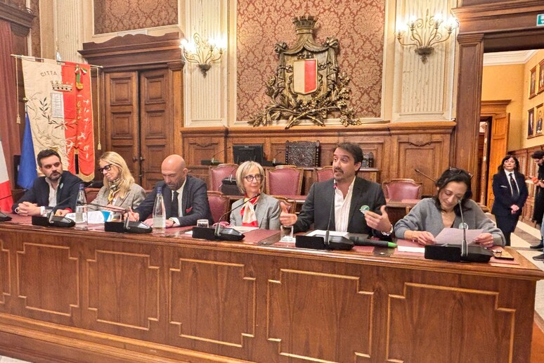 - RIPRODUZIONE RISERVATA